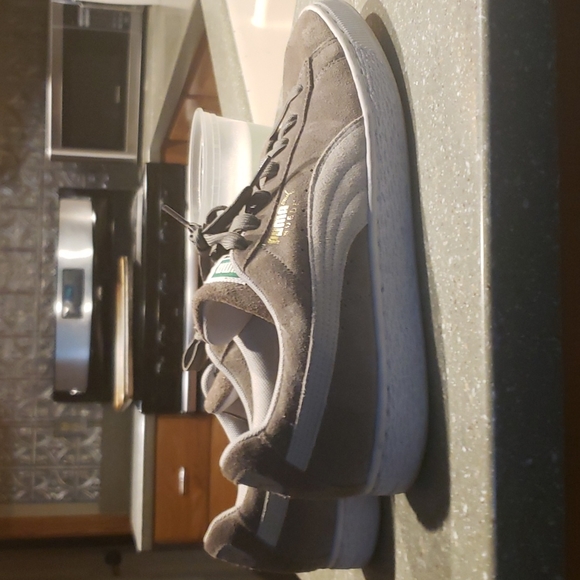 Chill pair of pumas - Picture 2 of 2